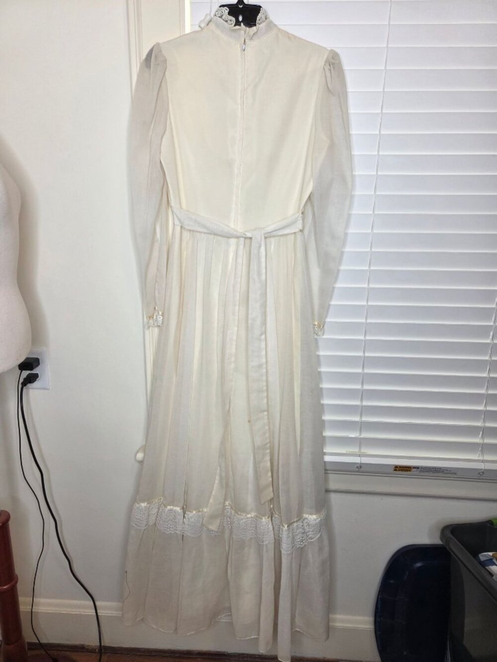 VTG Gunne Sax Ivory Lace Prairie Wedding Dress Cameo Pin Sheer OverlayCottage - Picture 11 of 15